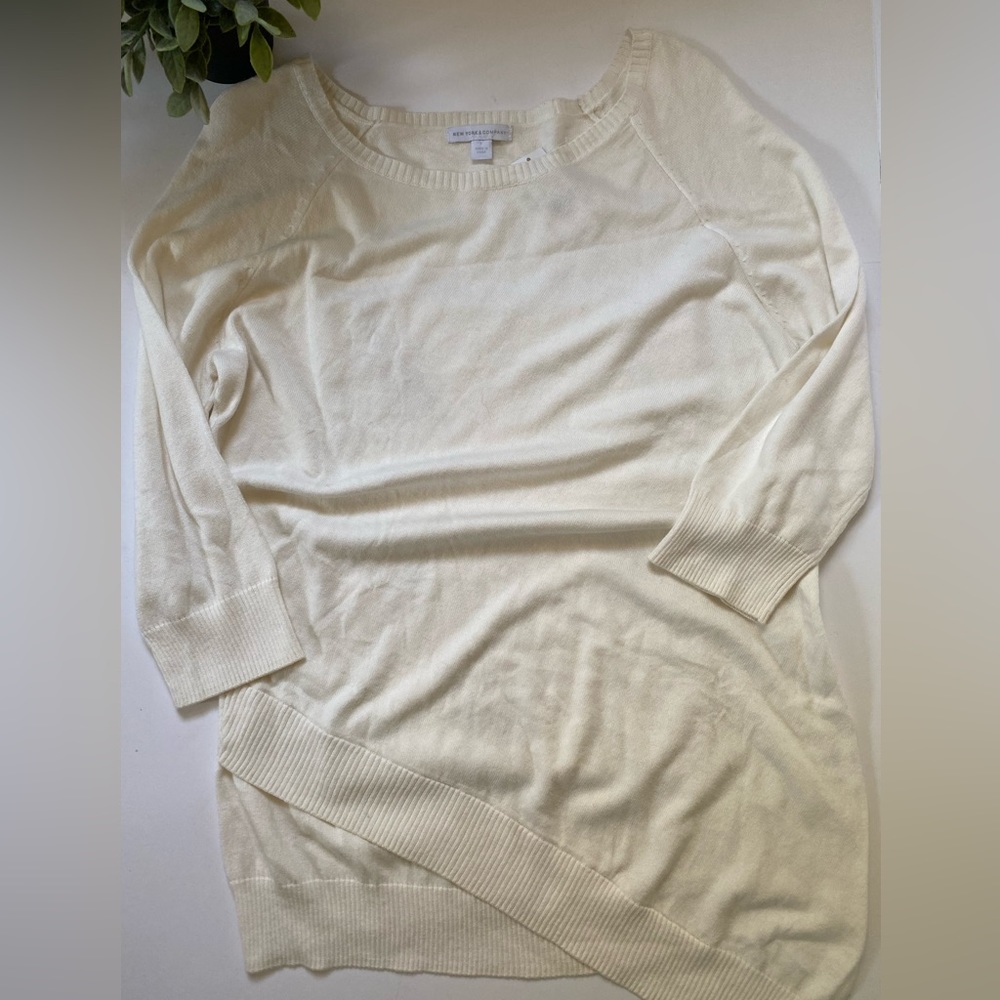 New York and Company sweater size L ✨HP✨NWT